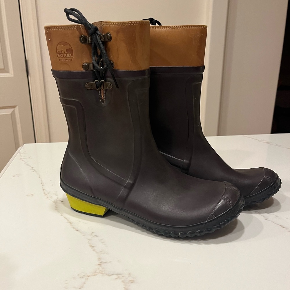 Sorel Black and Tan Rain boots